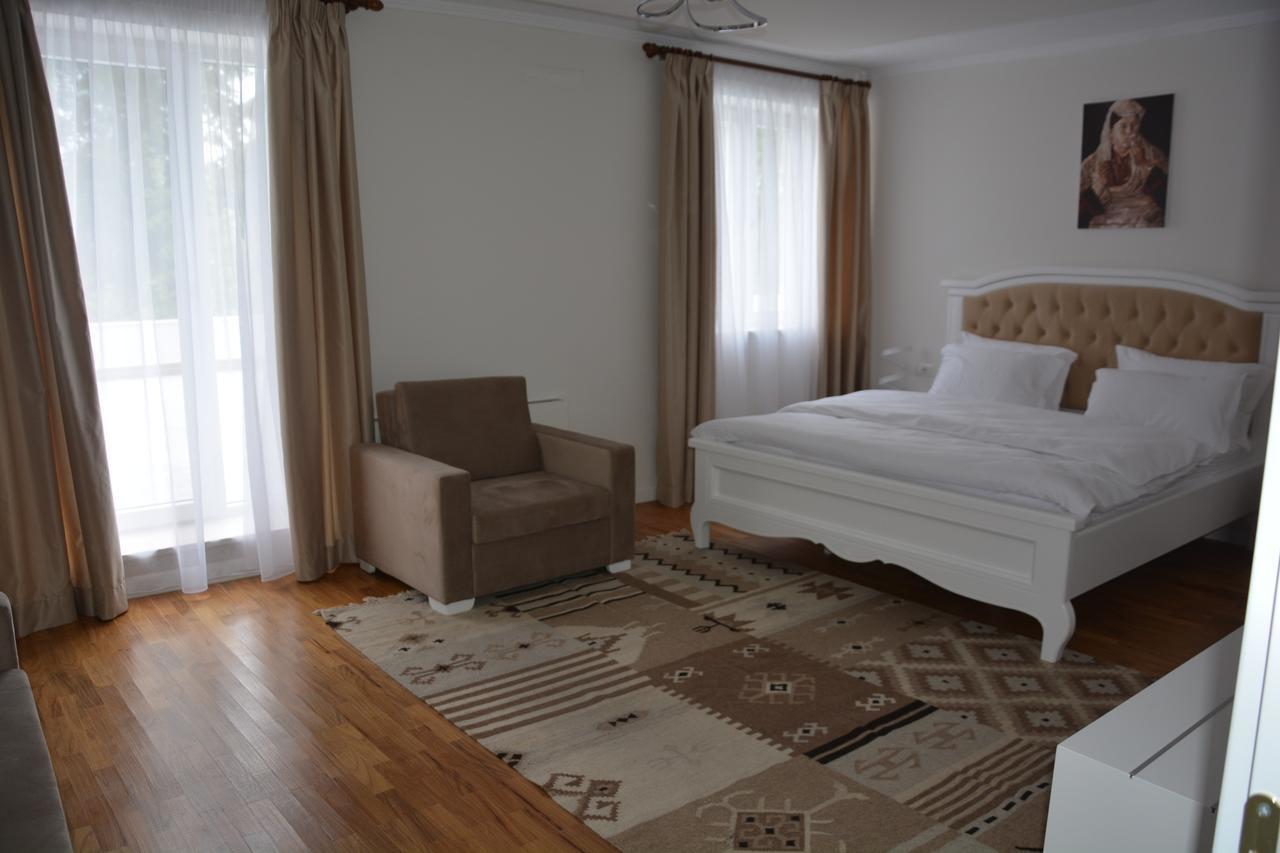 Hotel Turizem Shkelzeni Bajram Curri Exterior photo